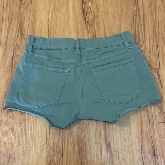 FRAME Denim Le Cutoff Raw Hem Platoon Shorts - Picture 4 of 11